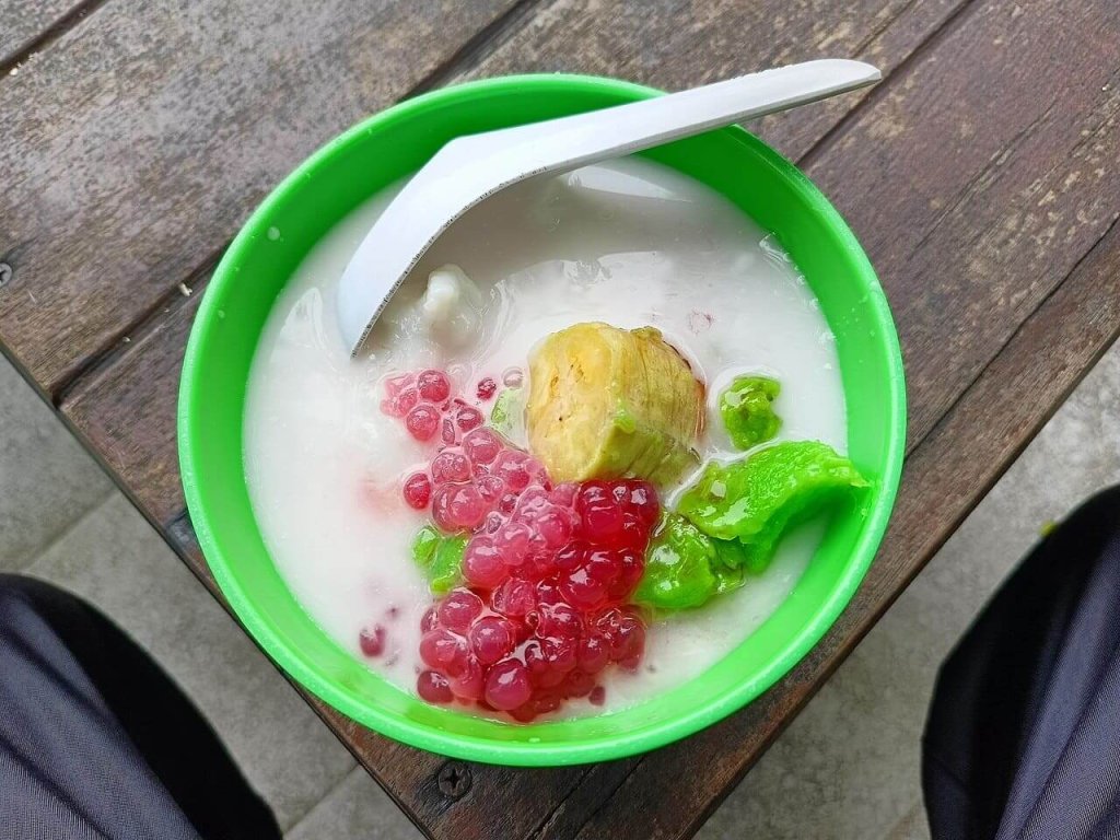 12 Rekomendasi Menu Takjil Buka Puasa yang Praktis & Enak 21 es pisang ijo