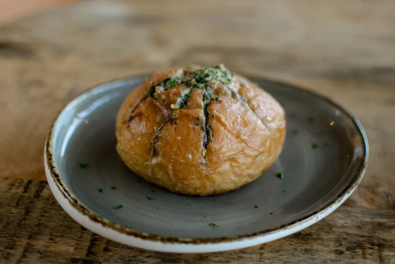 20 Jajanan Viral 2026 yang Cepat Balik Modal, Berani Coba? 14 Korean Garlic Bread